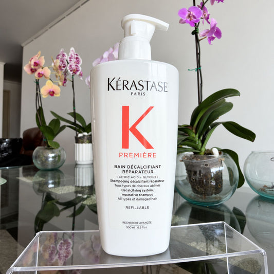 Fotografía del envase real de Kérastase Première Bain Décalcifiant Réparateur 500ml – Shampoo Reparador