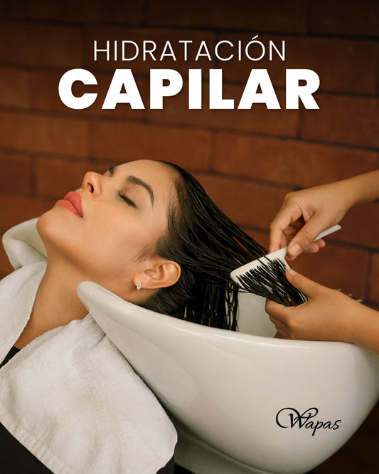 Hidratación capilar en lavacabezas para cabello seco en Wapas GCC, salón de belleza en San Isidro Lima Perú.