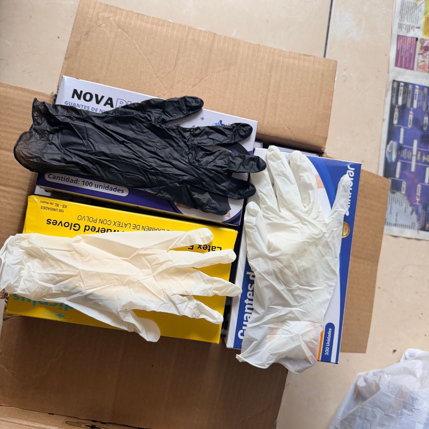 Guantes descartables de nitrilo y látex disponibles en Wapas GCC