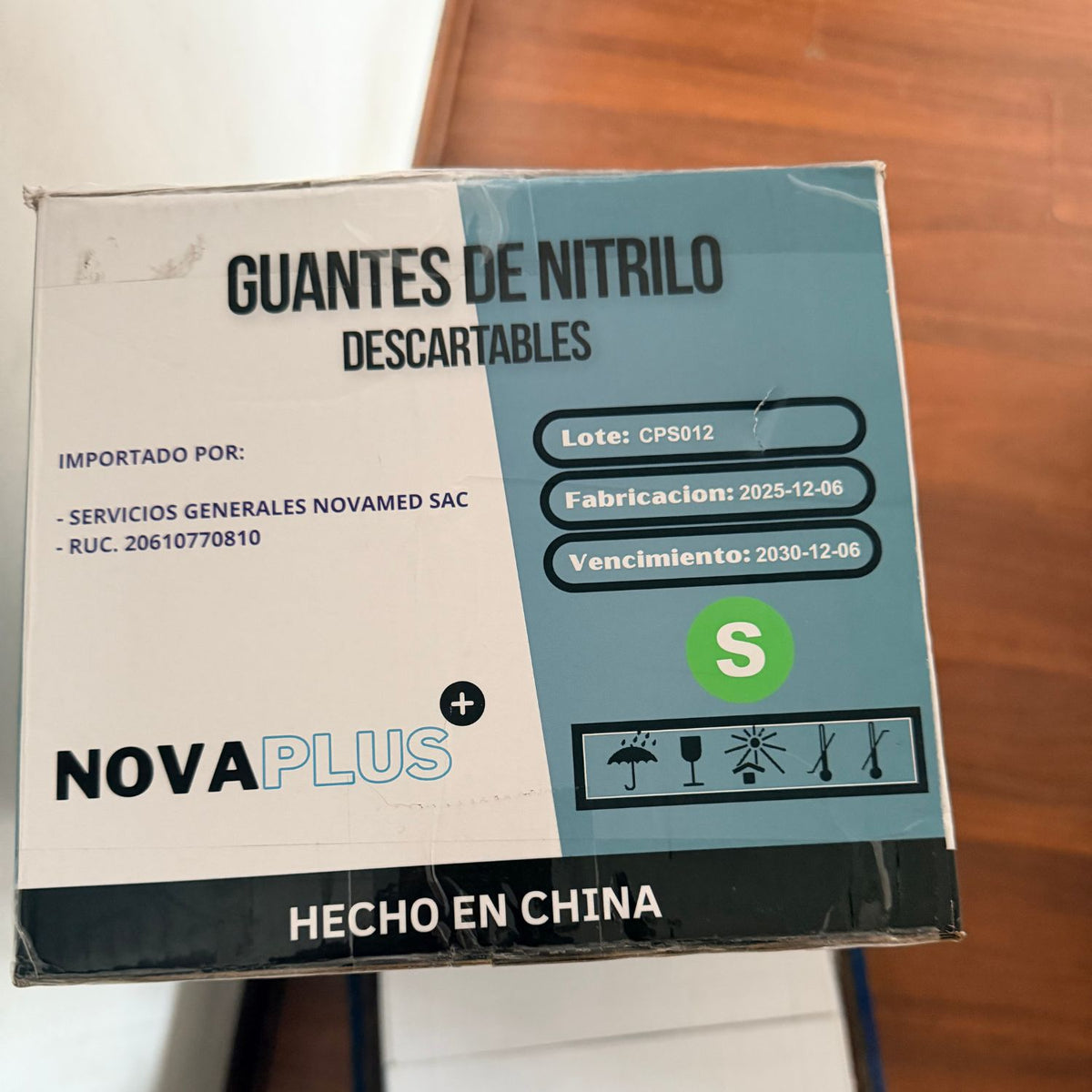 Empaque Nova Plus con información de lote fabricación y vencimiento
