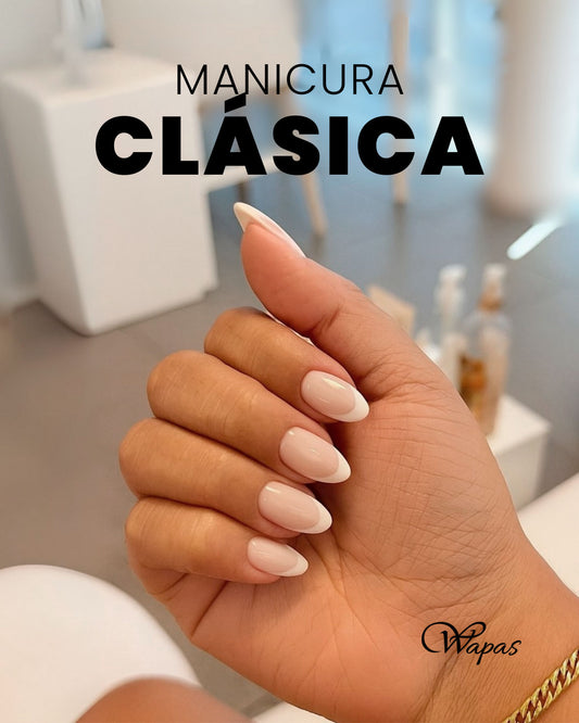 Uñas con manicura clásica francesa en Wapas GCC, salón de belleza en San Isidro, Lima, Perú.