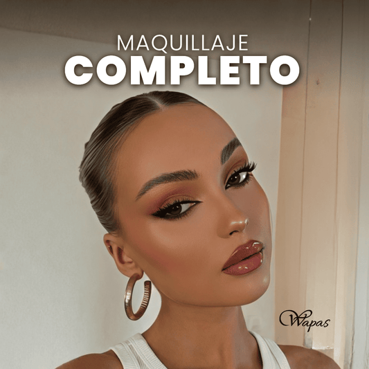Maquillaje completo profesional en San Isidro, Lima: look glam con sombras cálidas y labios glossy – Wapas Salón (Wapas GCC)
