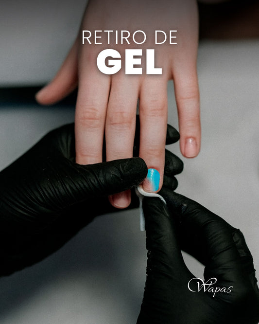 Retiro de esmalte en gel de uñas en Wapas GCC, salón de belleza en San Isidro, Lima, Perú.