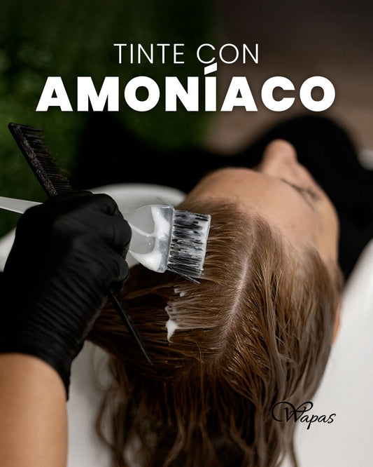 Aplicación de tinte con amoníaco en cabello rubio, coloración profesional en Wapas GCC, salón de belleza en San Isidro Lima.